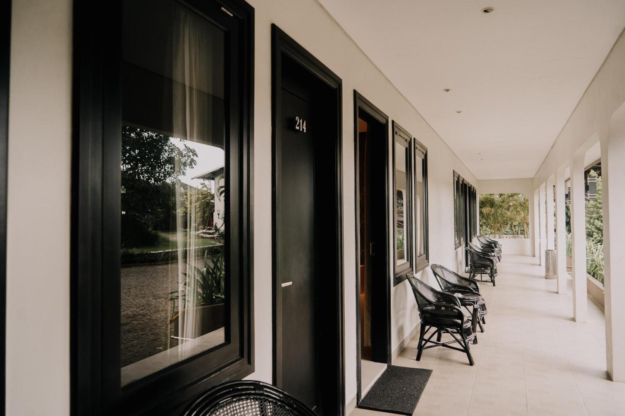 New Surya Hotel Баньюванги Экстерьер фото