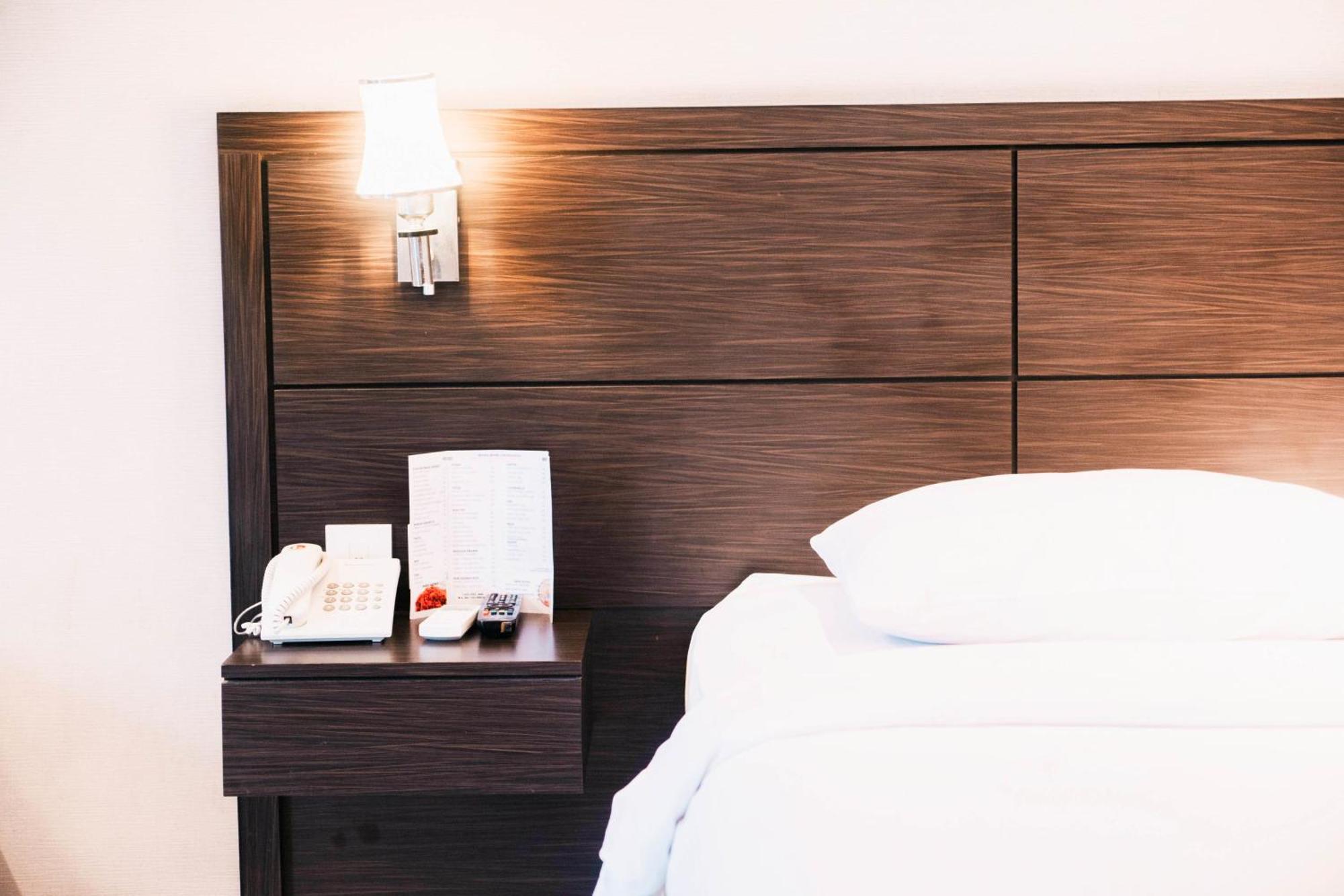 New Surya Hotel Баньюванги Номер фото